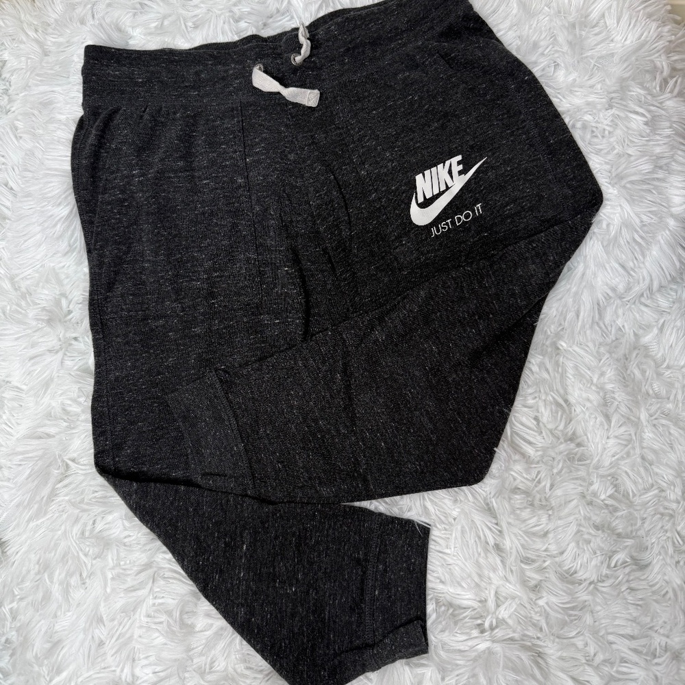 Nike Cropped Joggers